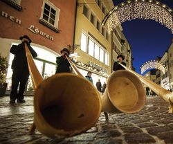 Weihnachtsmarkt-aplhornblaeser